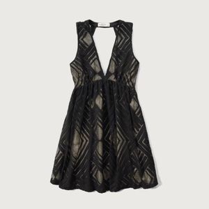 😍A&F Geometric Black Gold Babydoll Dress